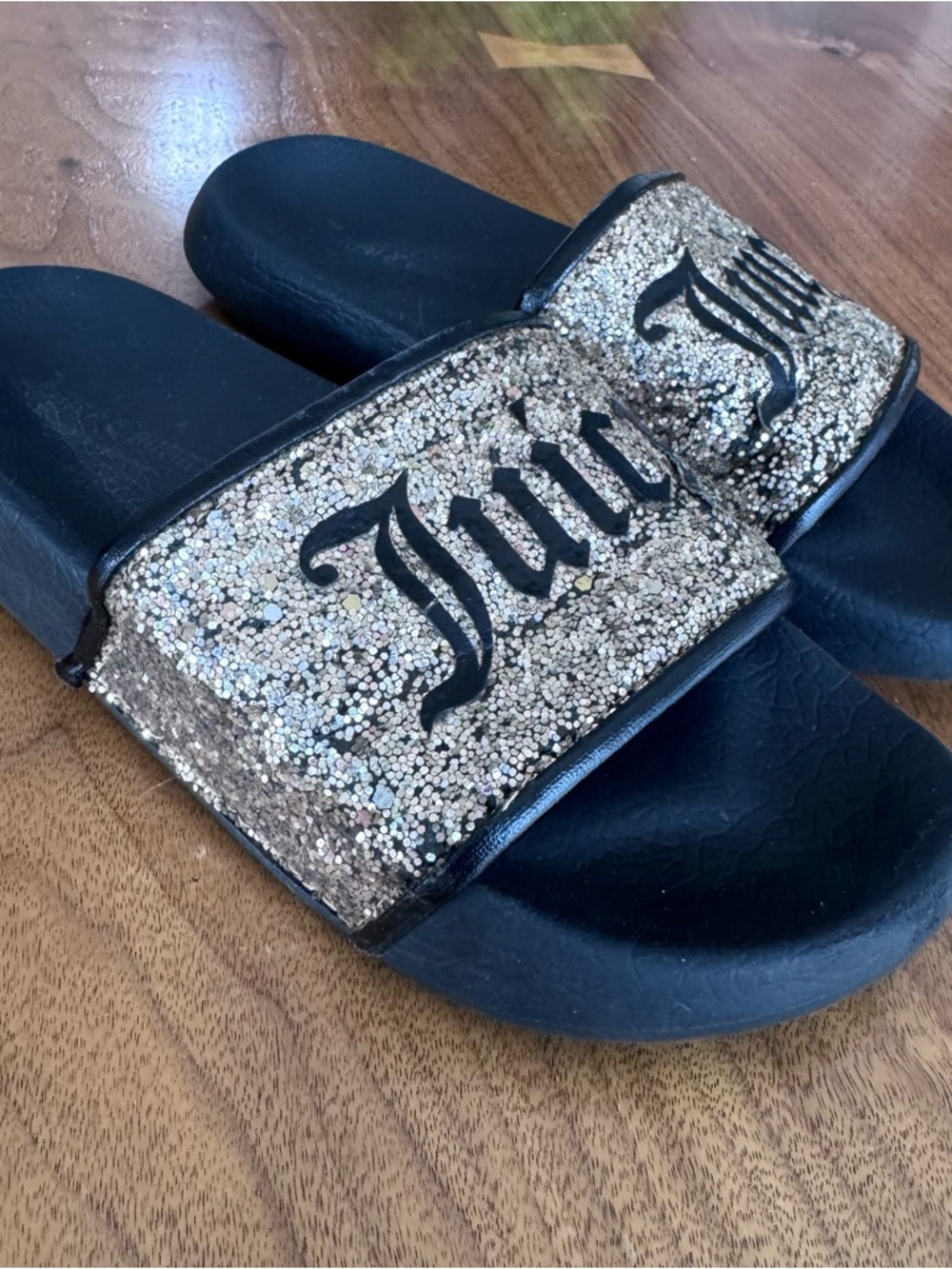 Bundle of 2 Flip Flops. Size Kid’s 13. Juicy Couture and Reef - Picture 4 of 17